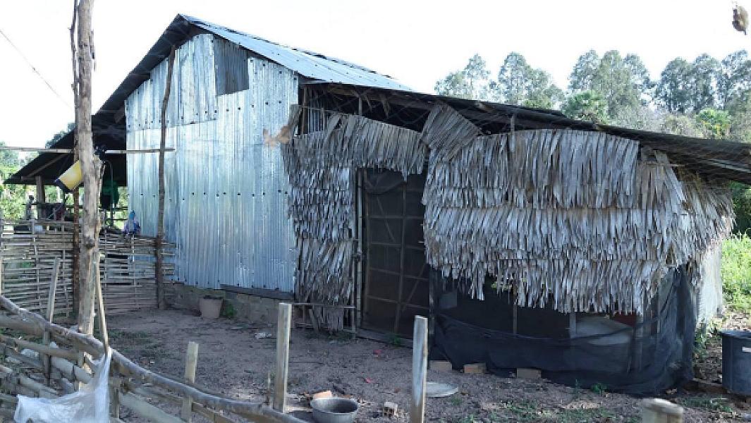 ឧត្តមសេនីយ៍ទោ សោម ស៊ុន ចុះពិនិត្យការសាងសង់ផ្ទះថ្មីជូនគ្រួសារអតីតយុទ្ធជនមួយគ្រួសារក្នុងខេត្តកំពង់ធំ - Image 7