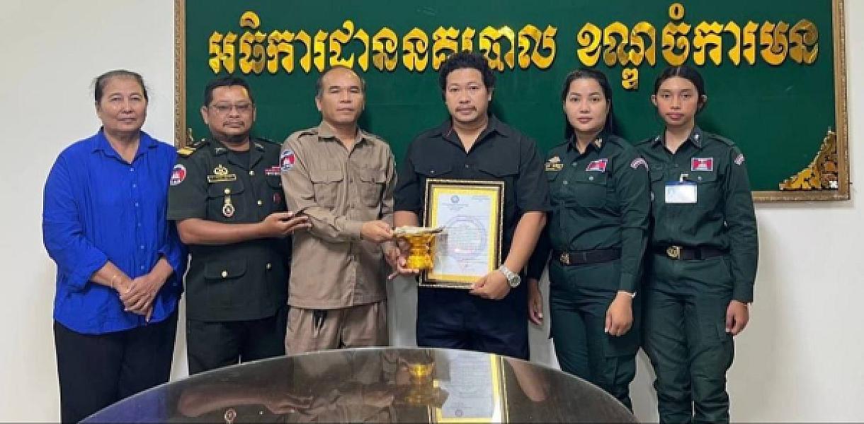 CVP Phnom Penh brings relief funds to the families of 7 deceased veterans