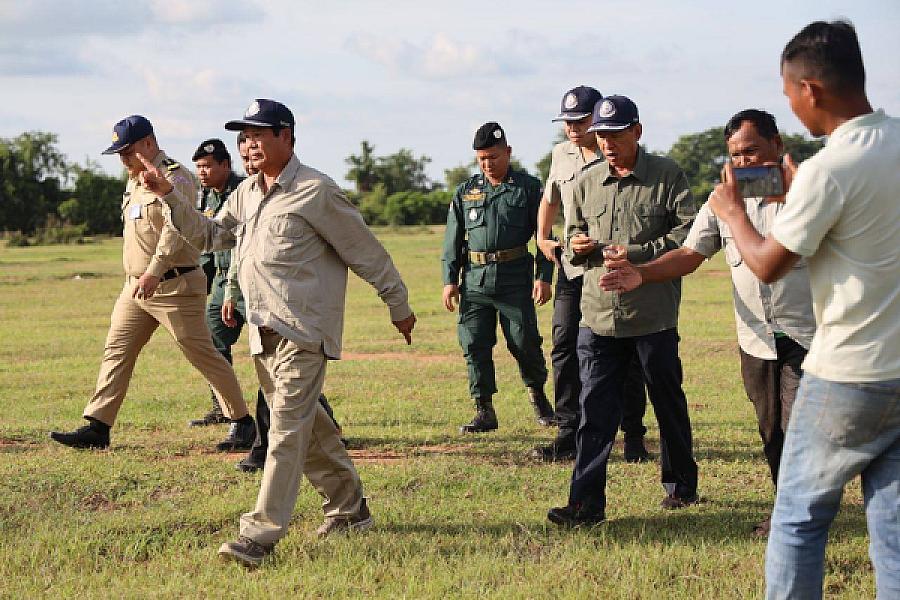 His Excellency Kun Kim inspects the construction of houses and ponds for veterans and retirees in Kas Kral District, Battambang Province