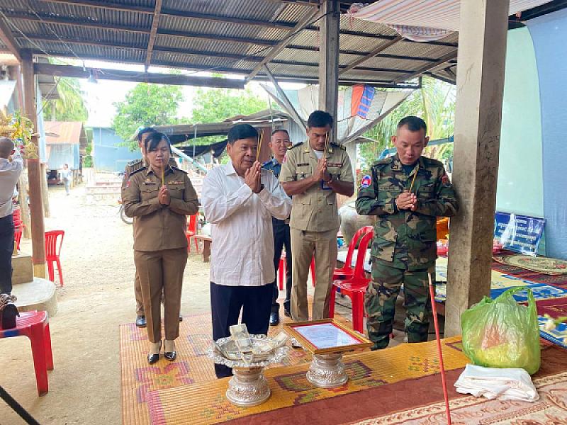 អ.ន.ក ស្រុកឯកភ្នំ នាំយកថវិកាបេឡាមរណសង្គ្រោះជូនគ្រួសារសពអតីតយុទ្ធជនមួយគ្រួសារ - Image 2