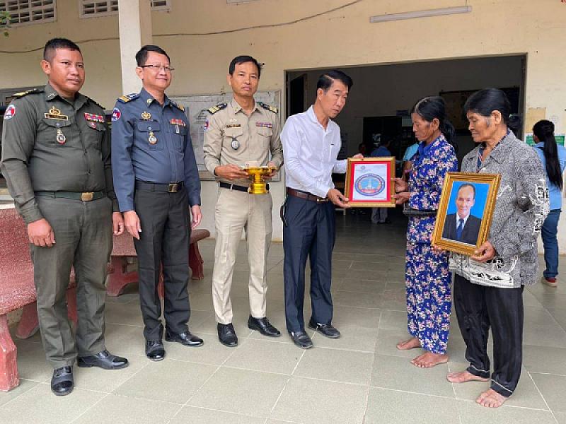 អ.ន.ក ស្រុកសង្កែ នាំយកថវិកាបេឡាមរណសង្គ្រោះជូនគ្រួសារសពអតីតយុទ្ធជនមួយគ្រួសារ - Image 2