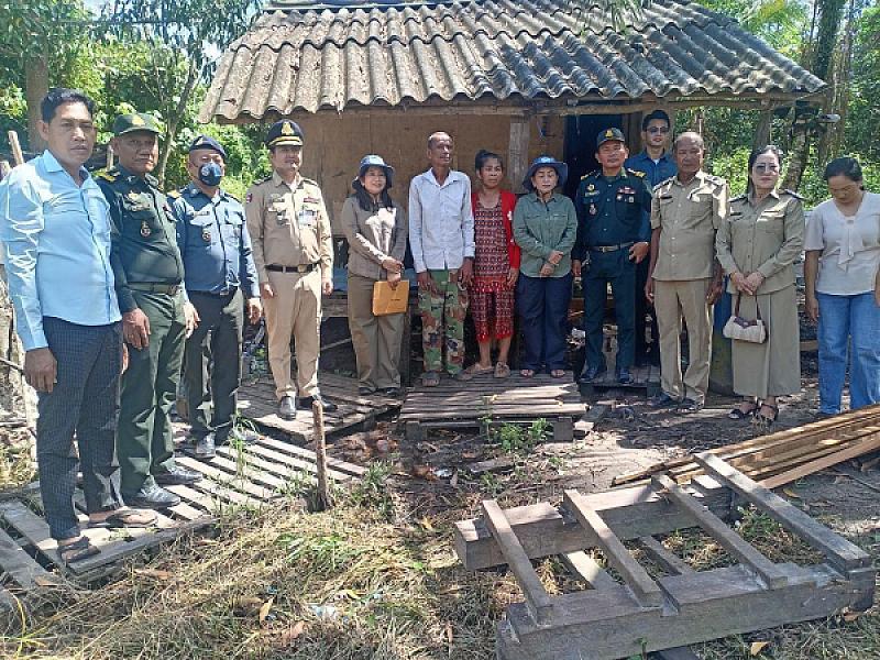 អ.ន.ក ខេត្តព្រះសីហនុ ចុះជួបសំណេះសំណាលជាមួយអតីតយុទ្ធជន ដែលគ្មានដី និងផ្ទះ ស្នាក់នៅចំនួន ៦គ្រួសារ  - Image 4