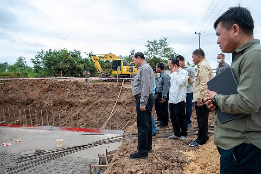 ឯកឧត្តម ឆាយ ឬទ្ធីសែន អញ្ជើញចុះពិនិត្យការស្ថាបនាផ្លូវ និងជីកអណ្តូងទឹក ជូនអតីតយុទ្ធជន និងនិវត្តជន ក្នុងខេត្តបាត់ដំបង - Image 12