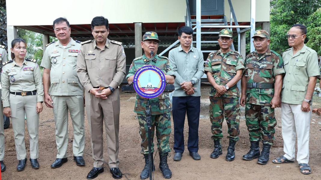 គ្រួសារអតីតយុទ្ធជនពលីដោយសារសង្គ្រាមមួយគ្រួសារ  នៅស្រុកប្រាសាទបល្ល័ង្ក ទទួលអំណោយផ្ទះថ្មីពីសម្ដេចតេជោ និងសម្ដេចកិត្តិព្រឹទ្ធបណ្ឌិត