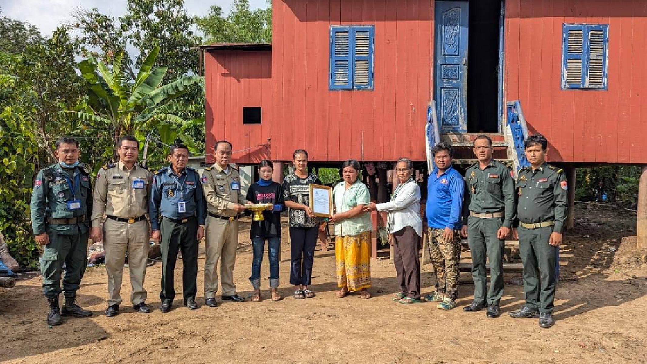 អ.ន.ក ខេត្តត្បូងឃ្មុំ នាំយកថវិកាបេឡាមរណសង្គ្រោះជូនគ្រួសារសពអតីតយុទ្ធជនមួយគ្រួសារ