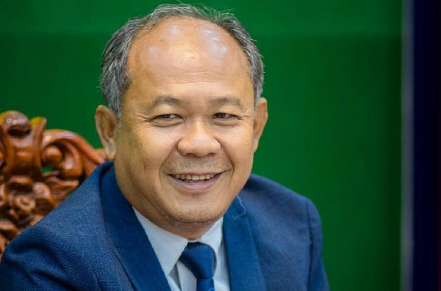 His Excellency Um Ratay, Governor of Banteay Meanchey Provincial Government, contributed $7,000 to organize an extraordinary general assembly nationwide representing the Cambodian War Veterans Association.