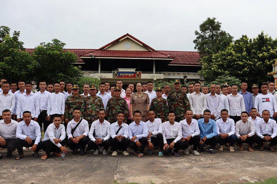 យុវជន៥០នាក់នៅខេត្តកោះកុង ស្ម័គ្រចិត្តចូលបម្រើកងយោធពលខេមរភូមិន្ទក្នុងក្របខ័ណ្ឌកងទ័ពជេីងគោក - Image 4