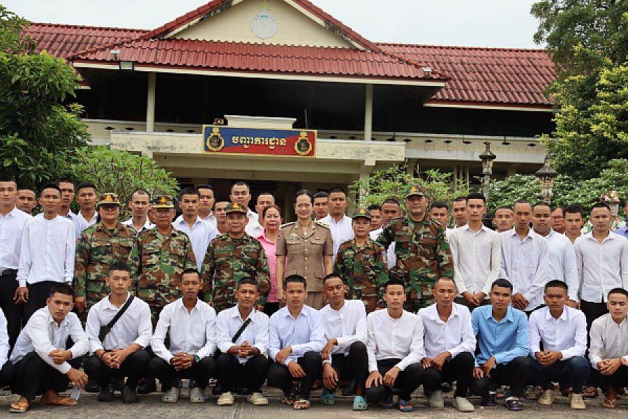 យុវជន៥០នាក់នៅខេត្តកោះកុង ស្ម័គ្រចិត្តចូលបម្រើកងយោធពលខេមរភូមិន្ទក្នុងក្របខ័ណ្ឌកងទ័ពជេីងគោក - Image 5