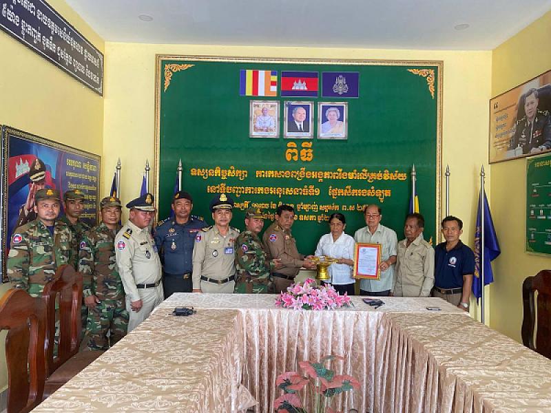 អ.ន.ក ស្រុកសំឡូត នាំយកថវិកាបេឡាមរណសង្គ្រោះជូនគ្រួសារសពអតីតយុទ្ធជនមួយគ្រួសារ