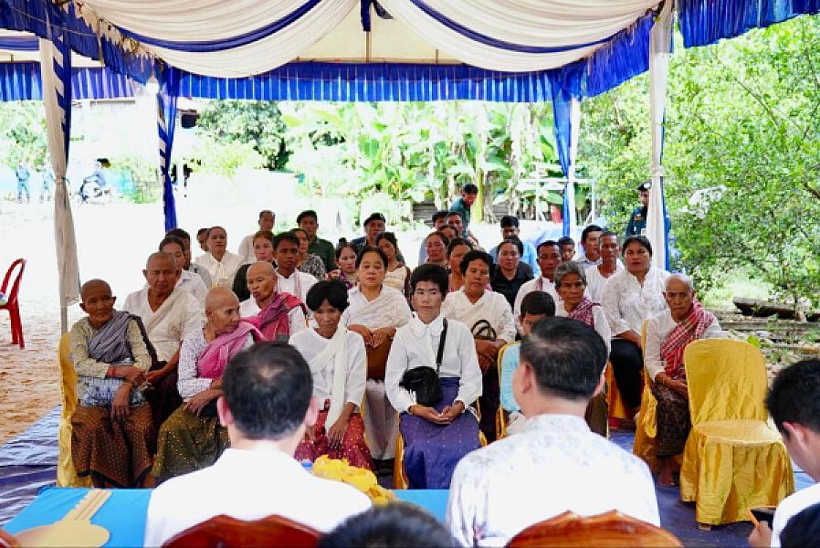 គ្រួសារវីរយុទ្ធជនពលីមួយគ្រួសារ នៅខេត្តសៀមរាប ទទួលបានអំណោយផ្ទះថ្មីពីសប្បុរសជនទូទាំងប្រទេស  - Image 8