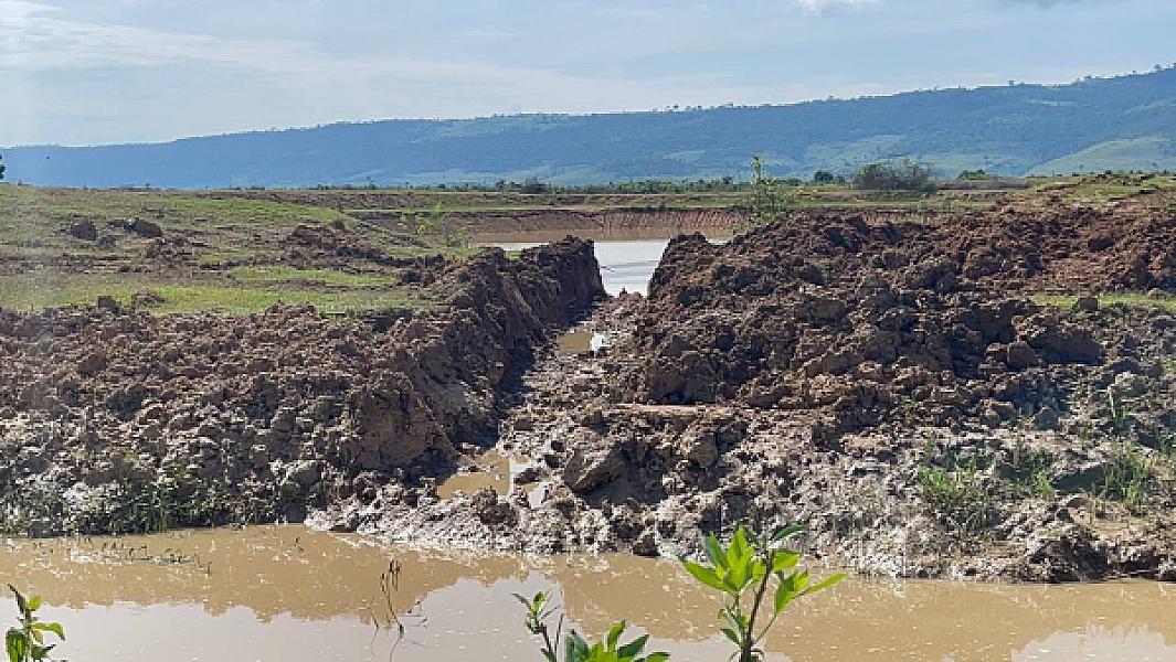 ក្រុមការងារ អ.ន.ក ចុះពិនិត្យការជីកស្រះទឹក និងស្ថាបនាប្រឡាយទឹក ជូនអតីតយុទ្ធជន នៅភូមិព្រៃសិន  - Image 4