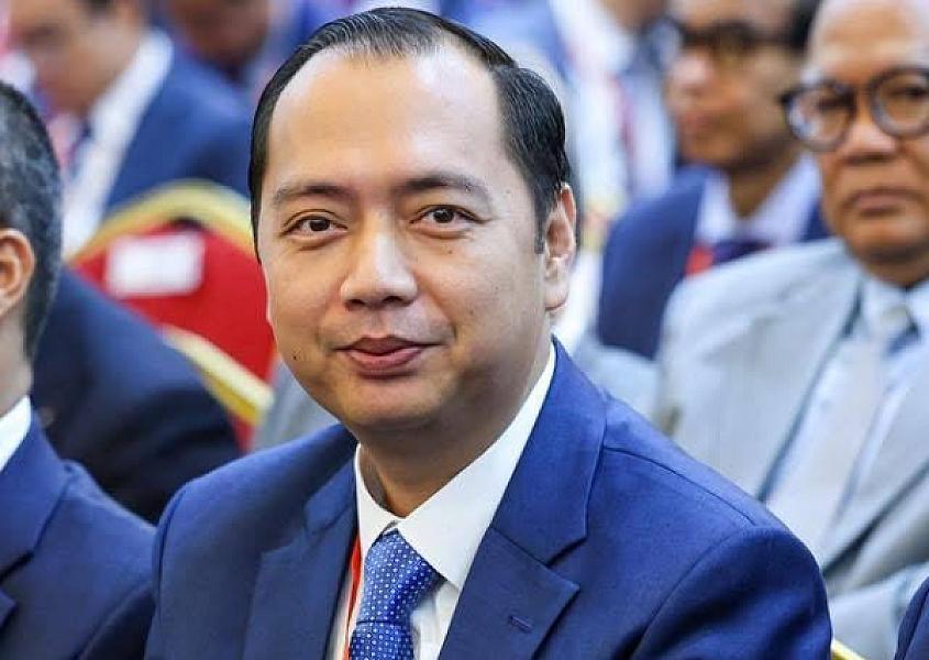His Excellency Net Pheaktra, Minister of Information, contributed $10,000 to organize an extraordinary general assembly nationwide representing the Cambodian War Veterans Association.