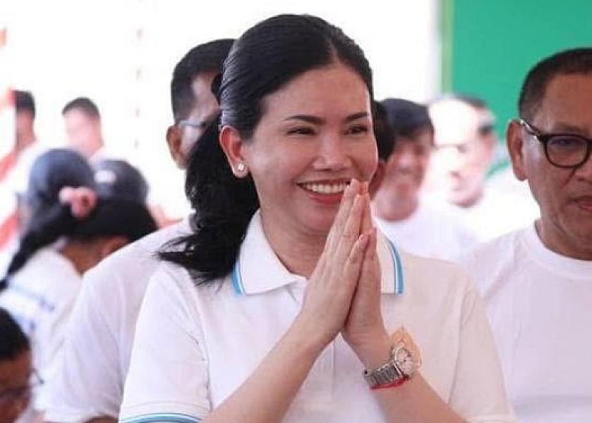 Madam Ban Sreymom, Governor of Pailin Provincial Government, contributed $5,000 to organize an extraordinary general assembly nationwide representing the Cambodian War Veterans Association.