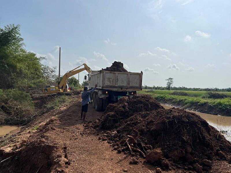 អ.ន.ក ខេត្តបាត់ដំបង ជីកកែសម្រួលប្រព័ន្ធលូបង្ហូរទឹកចូលស្រះជូនបងប្អូនអតីតយុទ្ធជនប្រើប្រាស់លើដីសម្បទានសង្គមកិច្ច - Image 4