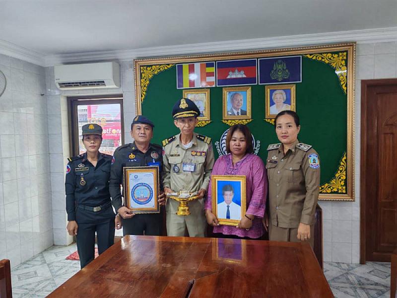 អ.ន.ក ក្រុងបាត់ដំបង នាំយកថវិកាបេឡាមរណសង្គ្រោះជូនគ្រួសារសពអតីតយុទ្ធជនមួុយគ្រួសារ - Image 3