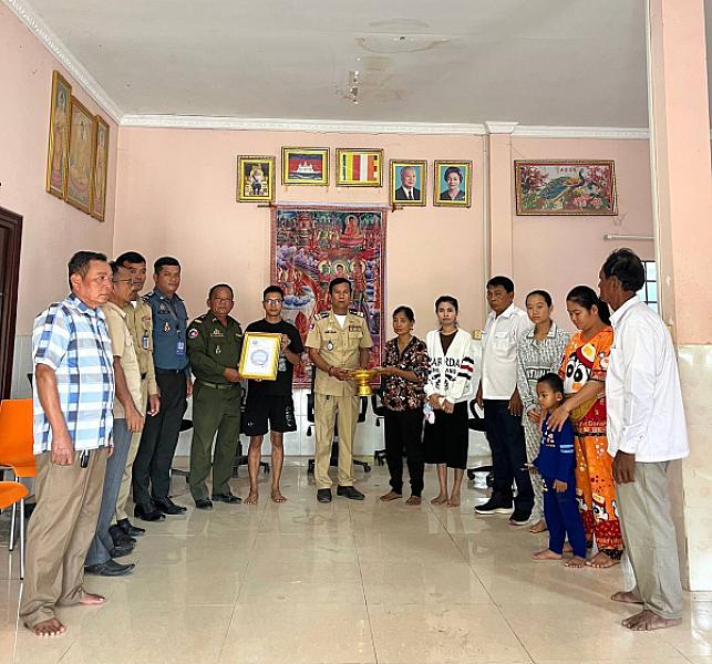 អ.ន.ក ខេត្តកំពង់ស្ពឺ នាំយកថវិកាបេឡាមរណសង្គ្រោះជូនគ្រួសារសពអតីតយុទ្ធជនចំនួន២គ្រួសារ - Image 2