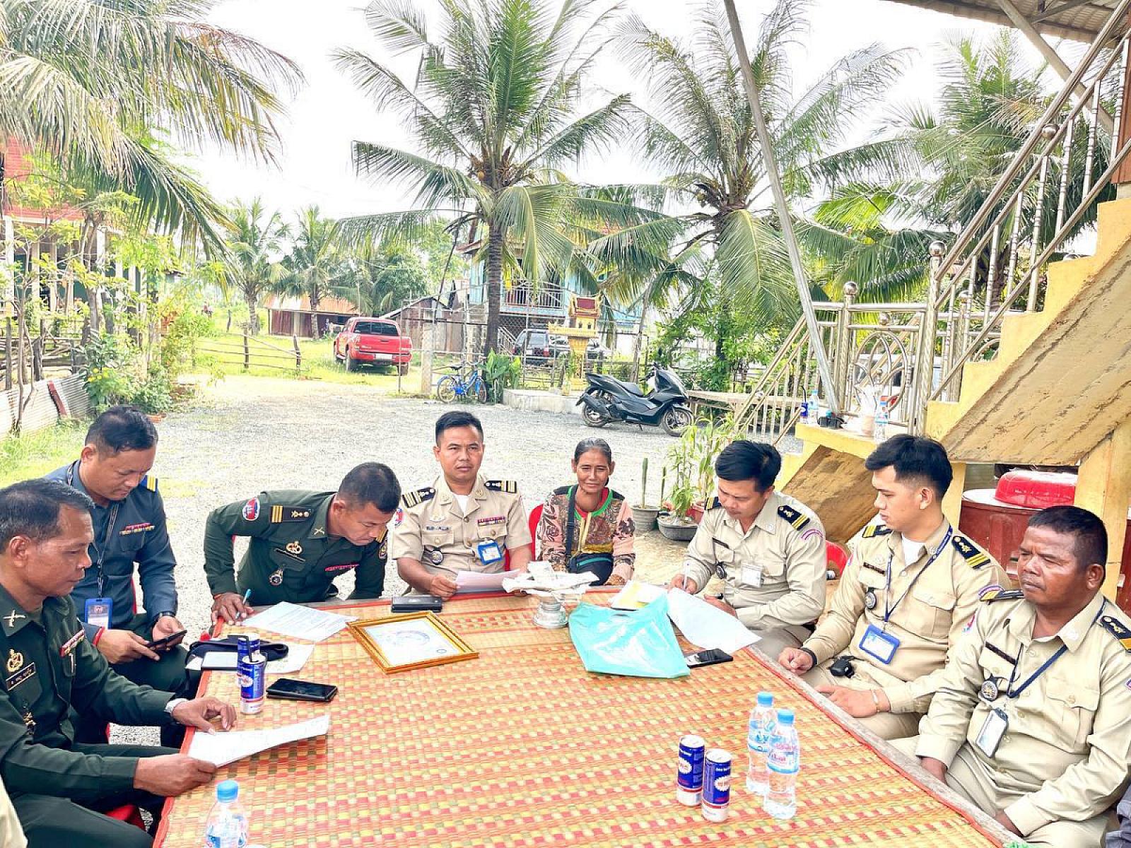 អ.ន.ក ខេត្តកំពង់ស្ពឺ នាំយកថវិកាបេឡាមរណសង្គ្រោះជូនគ្រួសារសពអតីតយុទ្ធជនចំនួន៥គ្រួសារ