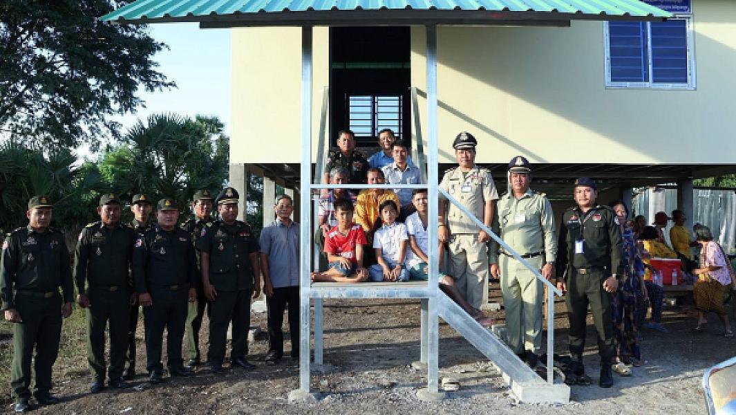 ផ្ទះថ្មីមួយខ្នងទៀតជាអំណោយដ៏ថ្លៃថ្លារបស់សម្ដេចតេជោត្រូវបានប្រគល់ជូនអតីតយុទ្ធជននៅស្រុកតាំងគោក ខេត្តកំពង់ធំ - Image 6