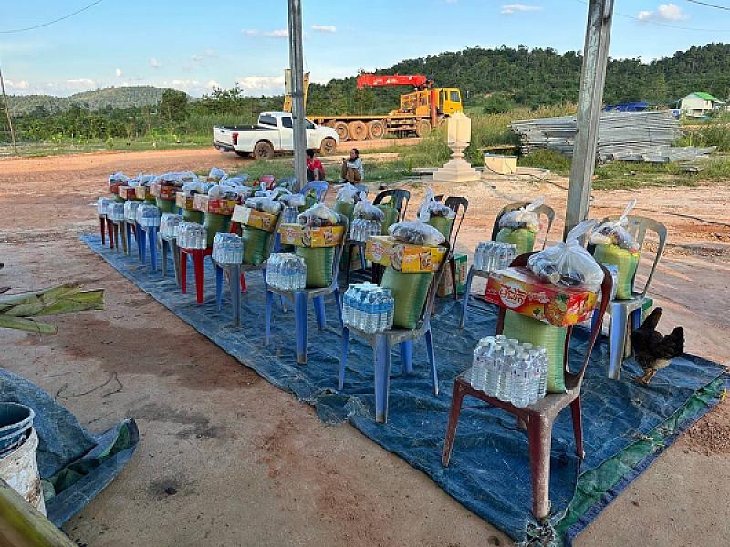 គ្រួសារអតីតយុទ្ធជន ២០គ្រួសារ នៅខេត្តព្រះសីហនុ ទទួលបានទេយ្យទានពីព្រះចៅអធិការវត្តពោធិមានជ័យ - Image 5