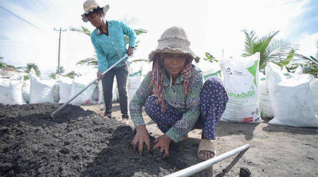 ជីធម្មជាតិតម្លៃជាង២ម៉ឺនដុល្លារត្រៀមសម្រាប់ការដាំម្ទេសជាង ៣០ហិកតា ក្នុងភូមិប៊ុនរ៉ានីសែនជ័យដំណាក់ទ្រយឹង - Image 2