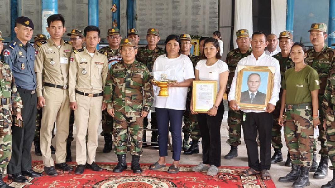 អ.ន.ក ខេត្តកោះកុង  នាំយកថវិកាបេឡាមរណសង្គ្រោះប្រគល់ជូនគ្រួសារសពអតីតយុទ្ធជនមួយគ្រួសារ - Image 2