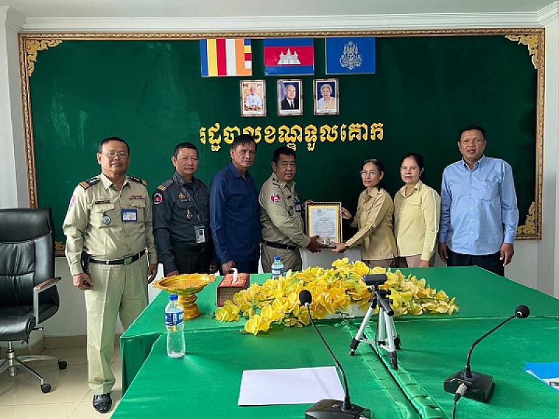 អ.ន.ក រាជធានីភ្នំពេញ នាំយកថវិកាបេឡាមរណសង្គ្រោះជូនគ្រួសារសពអតីតយុទ្ធជនចំនួន ៨គ្រួសារ - Image 4