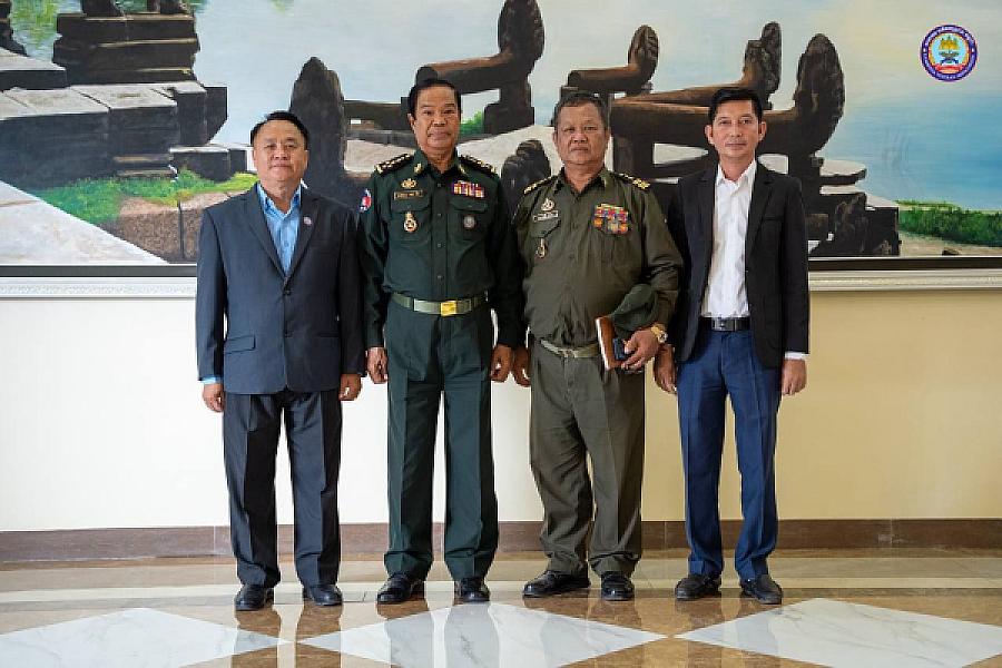 Mr. Chheang Chanthy, Director of the Department of Social Affairs, Veterans and Youth Development of Kampong Chhnang Province, has contributed 400,000 riels to organize the Extraordinary General Assembly of the Cambodian Veterans Association nationwide