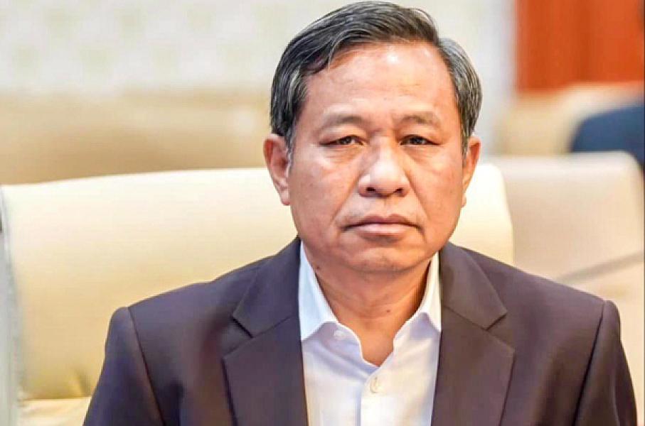 Mr. Chhouk Bandit, Deputy Director-General of the General Department of Administration, Ministry of Interior, has donated $1,000 to organize an extraordinary general assembly of representatives of the Cambodian Veterans Association nationwide