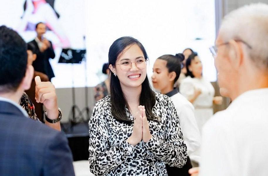 Lawyer Seth Srey Pov has donated 800,000 riels to organize the Extraordinary General Assembly of the Cambodian Veterans Association nationwide