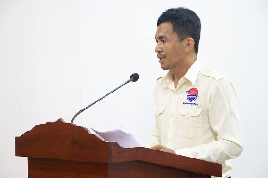Mr. Yeun Chan, Deputy Director of the Siem Reap Province Information Department, has contributed 200,000 riels to organize the Extraordinary General Assembly of the Cambodian Veterans Association nationwide