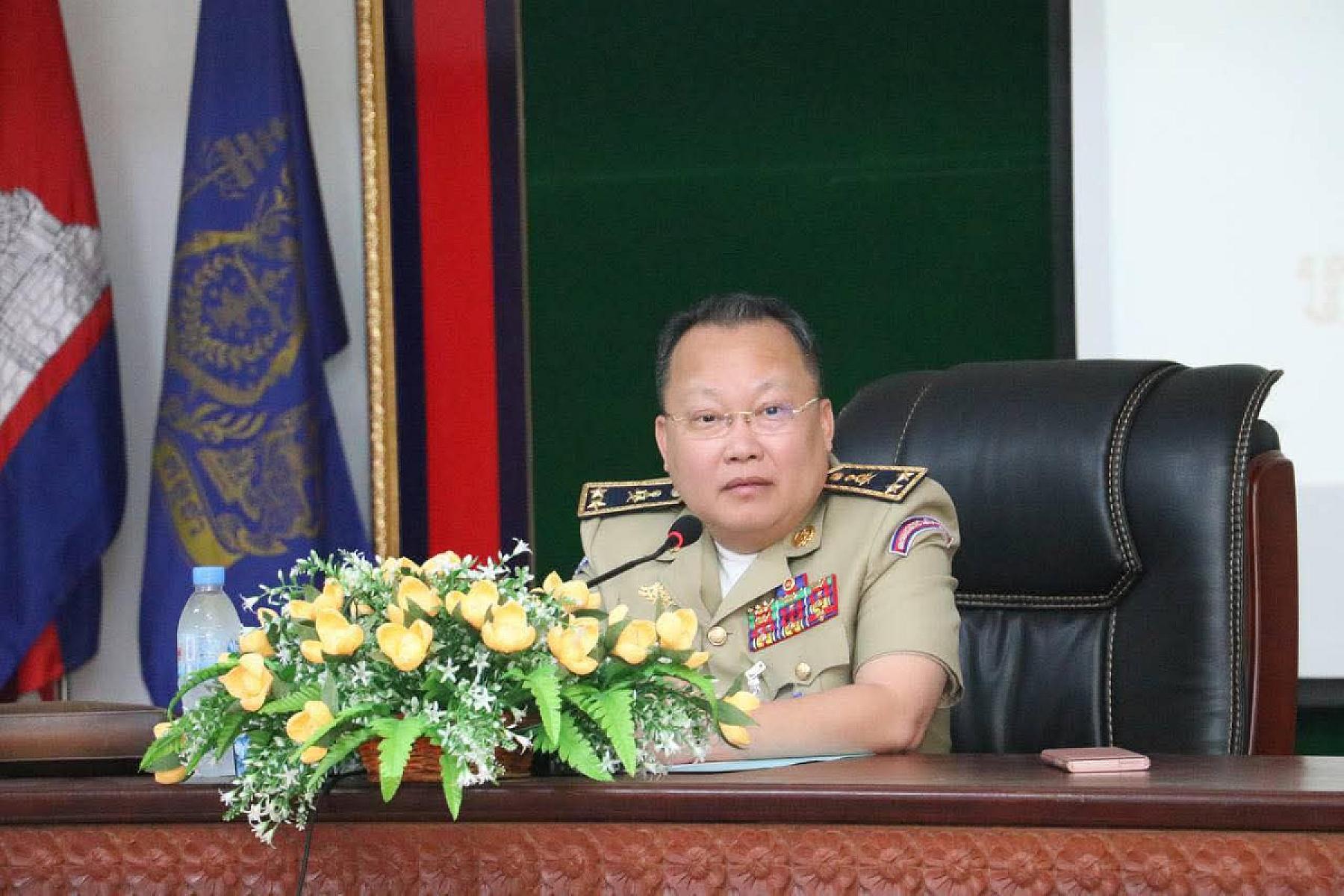 លោកឧត្តមសេនីយ៍ទោ ខូវ លី ស្នងការនគរបាលខេត្តឧត្តរមានជ័យ និងជាប្រធាន ស.អ.ក ខេត្ត ល​រួម​ឧបត្ថម្ភ​ថវិកា​ចំនួន​ ២លានរៀល​  ដេីម្បី​រៀបចំ​មហាសន្និបាត​វិសាមញ្ញ​តំណាង​សមាគម​អតីត​យុទ្ធ​ជន​កម្ពុជា​ទូទាំង​ប្រទេស