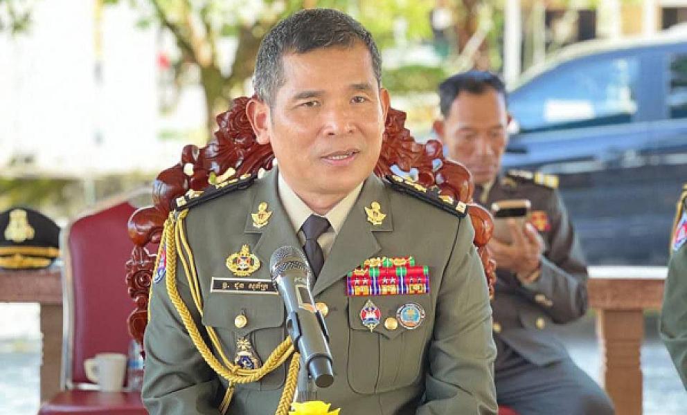 Brigadier General Chuon Sopheak, Commander of the Koh Kong Provincial Military Operations Area, has donated $500 to organize the Extraordinary General Assembly of the Cambodian Veterans Association nationwide