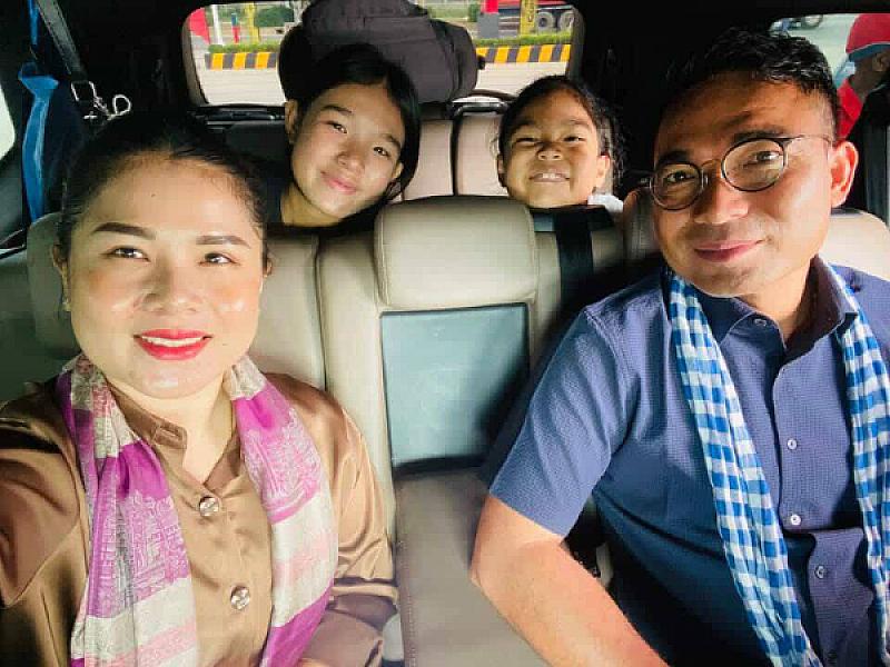 Madam Sophat Makara, Advisor to the Ministry of Commerce, has contributed 1,000,000 riels to organize the Extraordinary General Assembly of the Cambodian Veterans Association nationwide