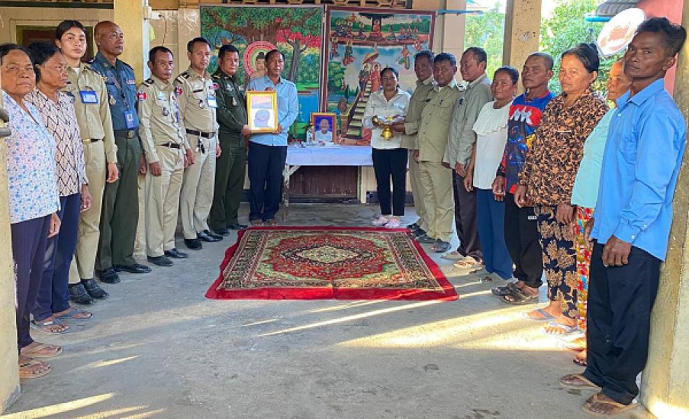 អ.ន.ក ស្រុកសំរោងទង នាំយកថវិកាបេឡាមរណសង្គ្រោះប្រគល់ជូនគ្រួសារសពអតីតយុទ្ធជន ២គ្រួសារ - Image 4