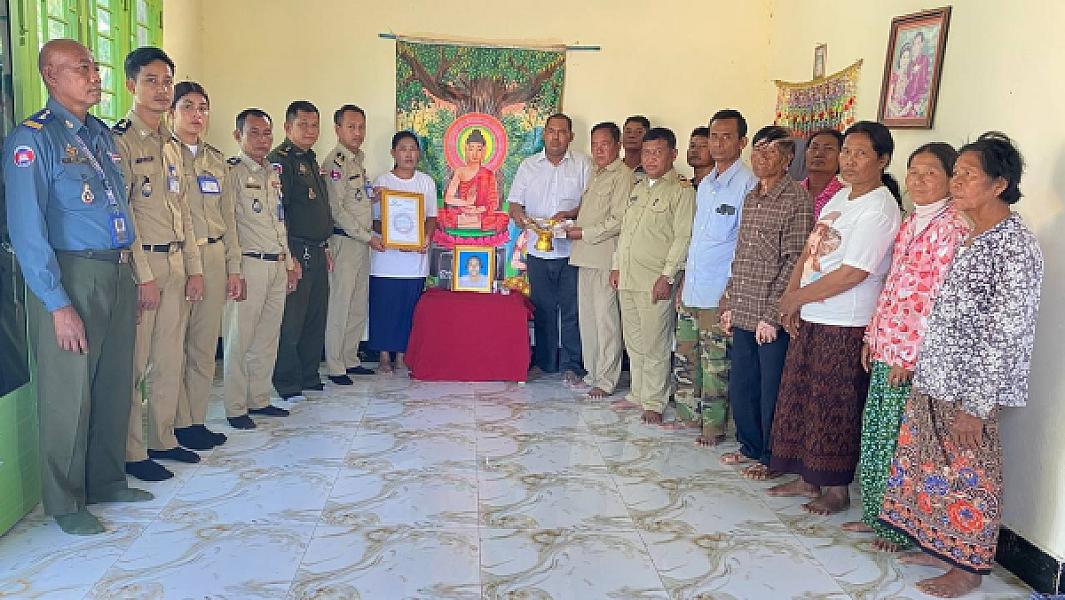 អ.ន.ក ស្រុកសំរោងទង នាំយកថវិកាបេឡាមរណសង្គ្រោះប្រគល់ជូនគ្រួសារសពអតីតយុទ្ធជន ២គ្រួសារ - Image 2