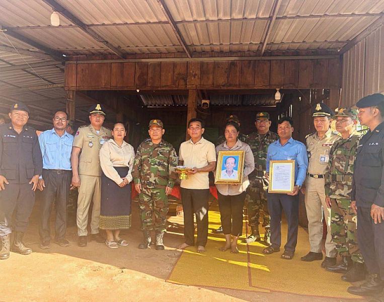 អ.ន.ក. ខេត្តកោះកុង នាំយកថវិកាបេឡាមរណសង្គ្រោះចំនួន ៤លានរៀល ជូនគ្រួសារសពអតីតយុទ្ធជនមួយគ្រួសារ - Image 3