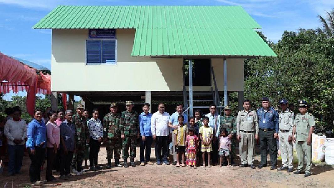 អតីតយុទ្ធជនស្រុកសណ្ដាន់ ខេត្តកំពង់ធំថ្លែងអំណរគុណសម្តេចតេជោ និងសម្តេចធិបតី ដែលបានផ្តល់ផ្ទះថ្មី - Image 10