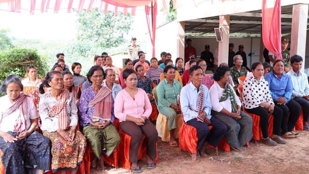 អតីតយុទ្ធជនស្រុកសណ្ដាន់ ខេត្តកំពង់ធំថ្លែងអំណរគុណសម្តេចតេជោ និងសម្តេចធិបតី ដែលបានផ្តល់ផ្ទះថ្មី - Image 2