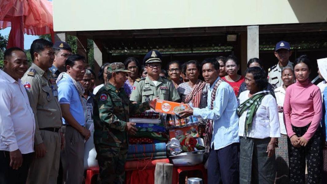 អតីតយុទ្ធជនស្រុកសណ្ដាន់ ខេត្តកំពង់ធំថ្លែងអំណរគុណសម្តេចតេជោ និងសម្តេចធិបតី ដែលបានផ្តល់ផ្ទះថ្មី - Image 5