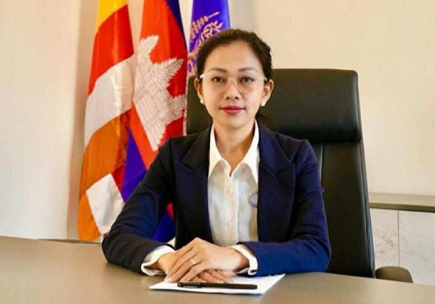 Ms. Chan Vathana, President of the Youth Association for the Progress of Cambodia, has contributed 400,000 riels to organize the Extraordinary General Assembly of the Cambodian Veterans Association nationwide