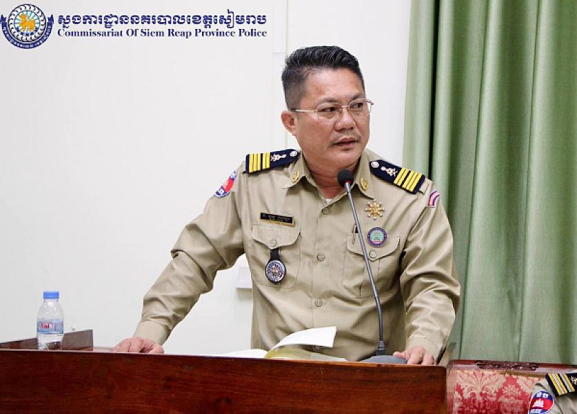 Colonel Chhay Hak Long, Police Chief of Angkor Thom District, has donated 100,000 riel to organize the Extraordinary General Assembly of the Cambodian Veterans Association nationwide