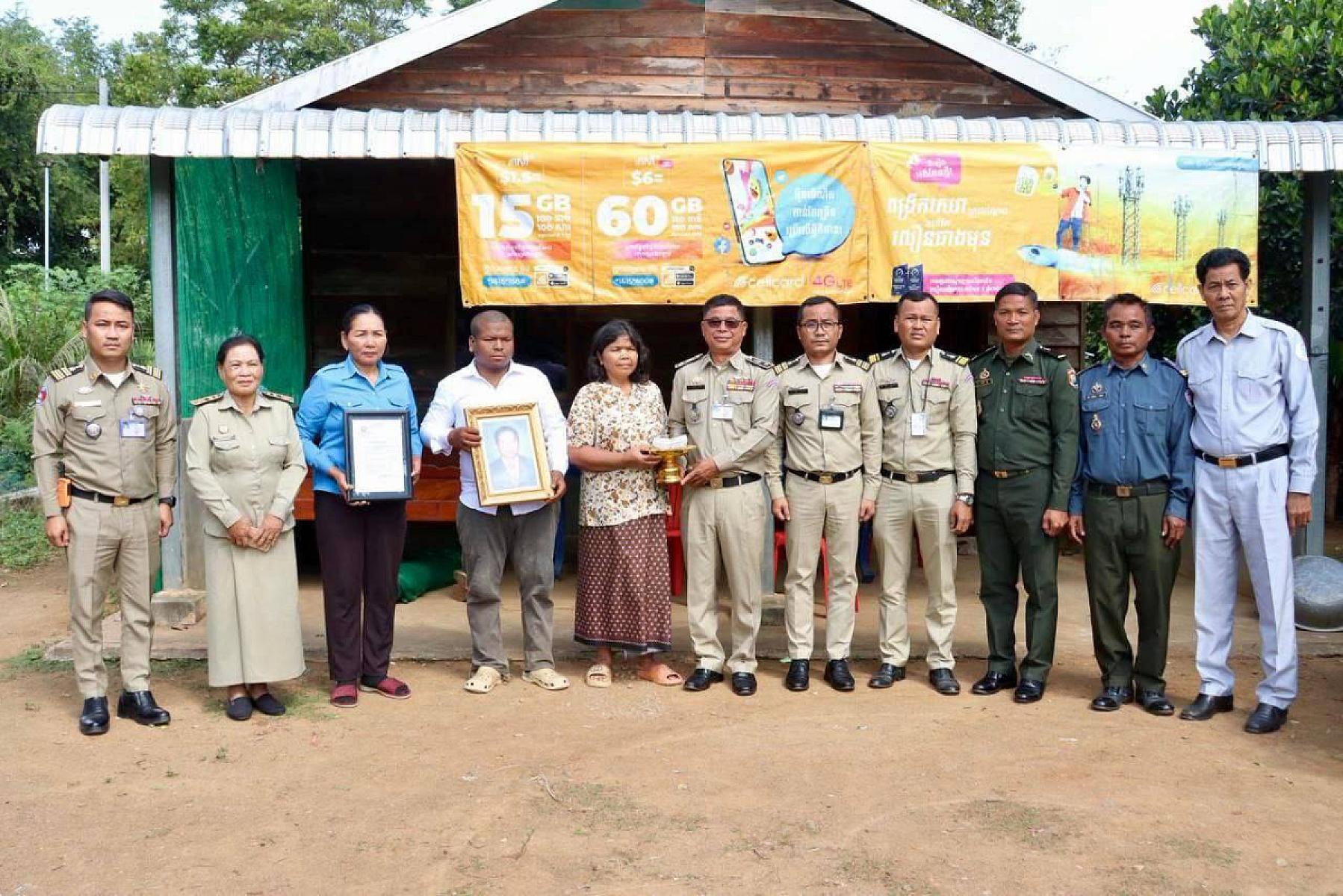 អ.ន.ក. ខេត្តប៉ៃលិន នាំយកថវិកាបេឡាមរណសង្គ្រោះជូនគ្រួសារសពអតីតយុទ្ធជនមួយគ្រួសារ