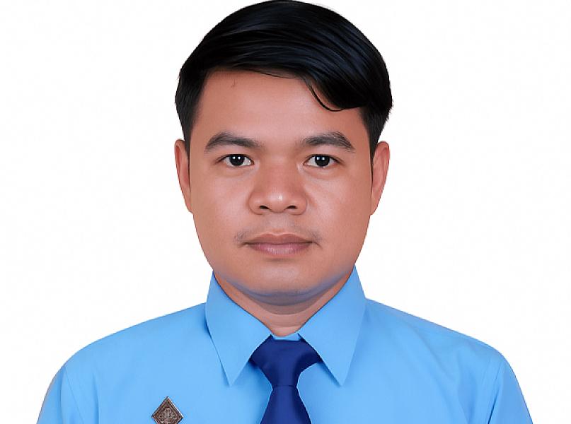 Mr. Kien Ponlok, Advisor to the Ministry of Land Management, Urban Planning and Construction, has contributed 100,000 riels to organize the Extraordinary General Assembly of the Cambodian Veterans Association nationwide