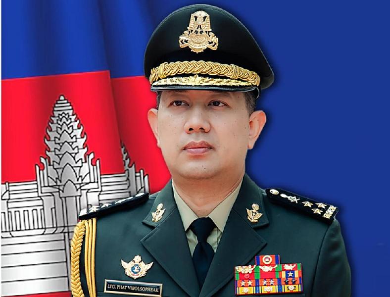 Lieutenant General Phat Vibolsopheak, Deputy Director-General of the General Department of Politics and Foreign Affairs, has contributed 4 million riels to organize the Extraordinary General Assembly of the Cambodian Veterans Association nationwide
