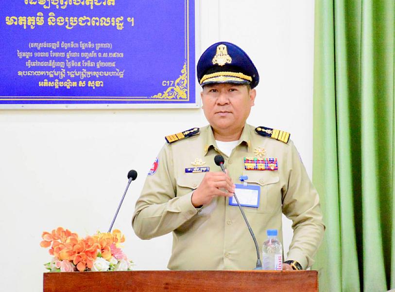 Colonel Khim Phalla, Police Chief of Sotranikm District, has contributed 200,000 riels to organize the Extraordinary General Assembly of the Cambodian Veterans Association nationwide