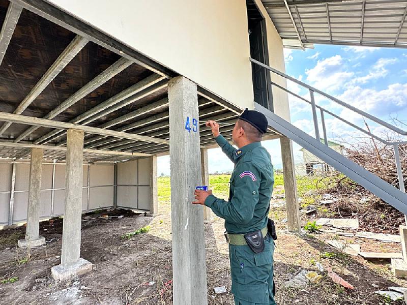 កម្លាំងនគរបាលប៉ុស្តិ៍ស្រុកគាស់ក្រឡ ចុះសរសេរលេខផ្ទះថ្មីជូនអតីតយុទ្ធជន និងនិវត្តជន ចំនួន៤០ខ្នង - Image 2