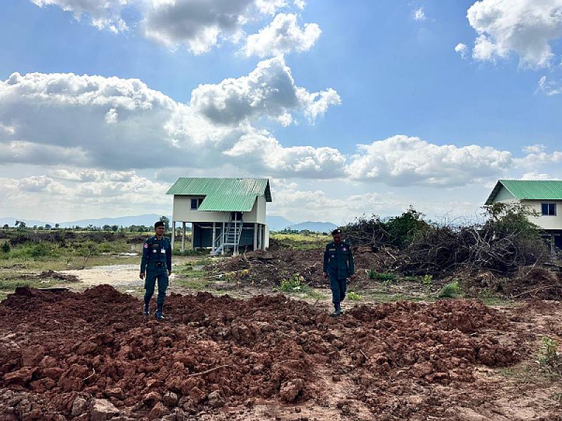 កម្លាំងនគរបាលប៉ុស្តិ៍ស្រុកគាស់ក្រឡ ចុះសរសេរលេខផ្ទះថ្មីជូនអតីតយុទ្ធជន និងនិវត្តជន ចំនួន៤០ខ្នង - Image 4