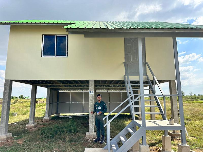 កម្លាំងនគរបាលប៉ុស្តិ៍ស្រុកគាស់ក្រឡ ចុះសរសេរលេខផ្ទះថ្មីជូនអតីតយុទ្ធជន និងនិវត្តជន ចំនួន៤០ខ្នង - Image 3