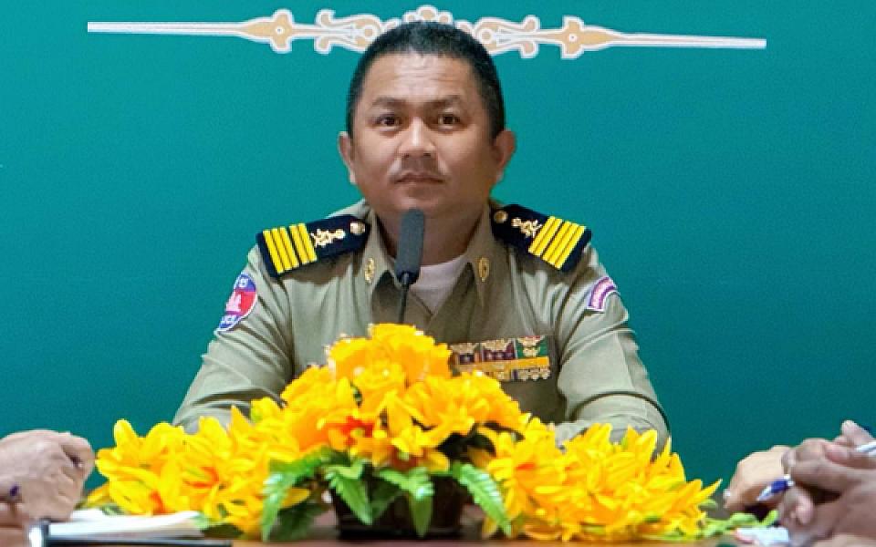 Colonel Da Chamroeun, Inspector General of Siem Reap City Police, has contributed 200,000 riels to organize the Extraordinary General Assembly of the Cambodian Veterans Association nationwide
