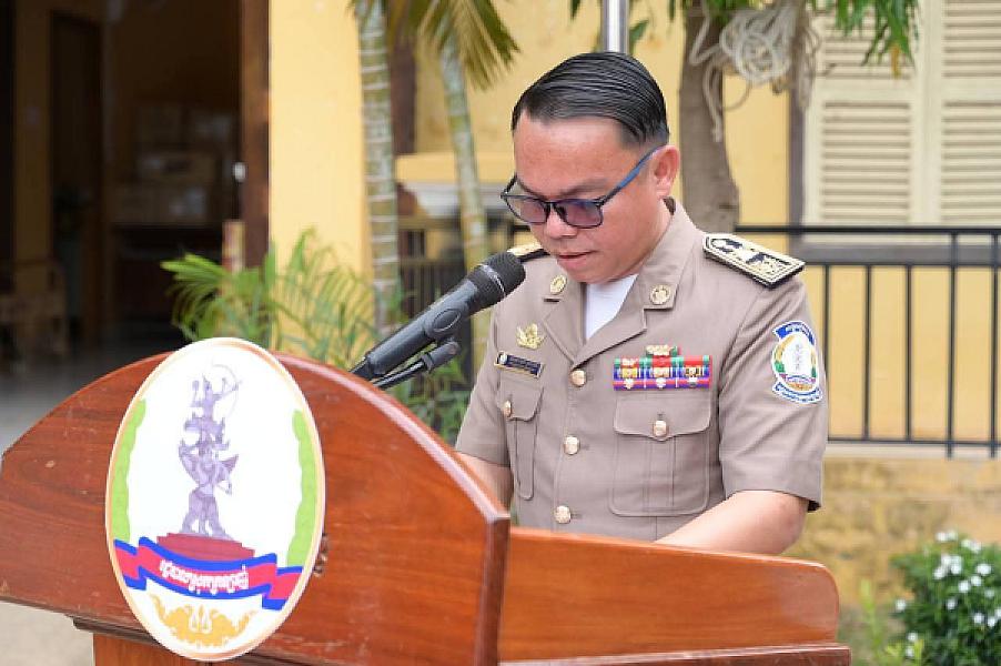 Mr. Sok Nareth, Governor of Kratbanh District, has contributed 200,000 riels to organize the Extraordinary General Assembly of the Cambodian Veterans Association nationwide